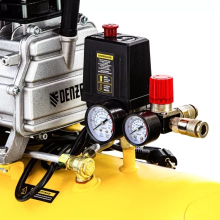 Компрессор воздушный прямой привод DC1700/50, 1.7 кВт, 50 литров, 260 л/мин Denzel 58164 купить в Нижневартовске