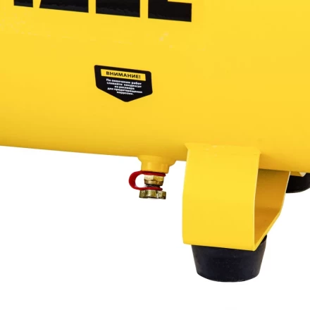 Компрессор воздушный прямой привод DC1700/50, 1.7 кВт, 50 литров, 260 л/мин Denzel 58164 купить в Нижневартовске