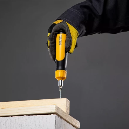 Отвертка реверсивная Denzel 7711611, механизм SmartPush 12 шт, S2 купить в Нижневартовске