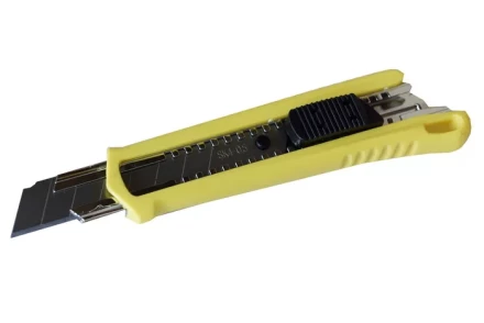 Нож со сменным лезвием 18 мм пластиковый корпус Энкор 9668 9668 купить в Нижневартовске