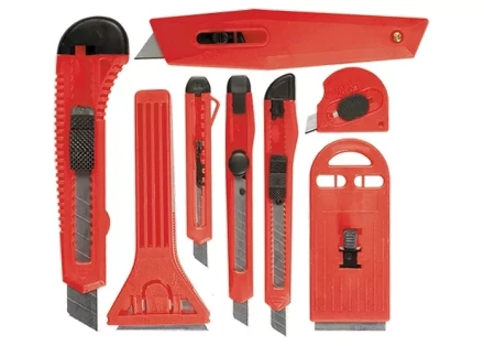 Набор ножей выдвижные лезвия 9 мм - 4 шт, 18 мм - 2 шт, + скребки 40 - 52 мм 2 шт MATRIX 78991 купить в Нижневартовске