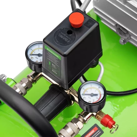 Компрессор воздушный Сибртех КК-2200/100 58009, 2,2 кВт, 350 л/мин, 100 л, прямой привод, масляный купить в Нижневартовске