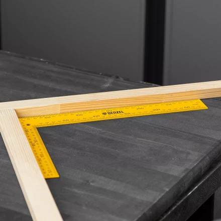 Угольник стальной Denzel, 200 х 300 мм, 32388 купить в Нижневартовске