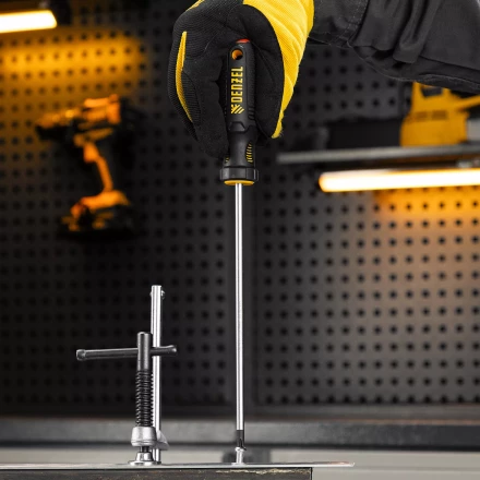 Отвертка, PH2х200 мм, S2, 3к рукоятка Denzel 121827 купить в Нижневартовске