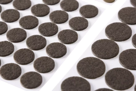 Набор STAYER "COMFORT": Накладки самоклеящиеся на мебельные ножки, 175 шт, коричневые 40916-H175 купить в Нижневартовске