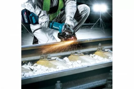 Аккумуляторная угловая шлифовальная машина XGT Makita GA037GZ (без АКБ и ЗУ) купить в Нижневартовске