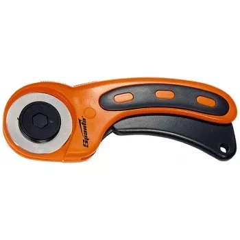 Нож, 45 мм, вращающееся лезвие-ролик диаметром, пластмассовая ручка пистолетного типа  SPARTA 789905 купить в Нижневартовске