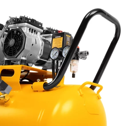 Компрессор безмасляный, малошумный DLS 1800/100,1800 Вт, 3x600, 100 л, 345 л/мин// Denzel 58028 купить в Нижневартовске