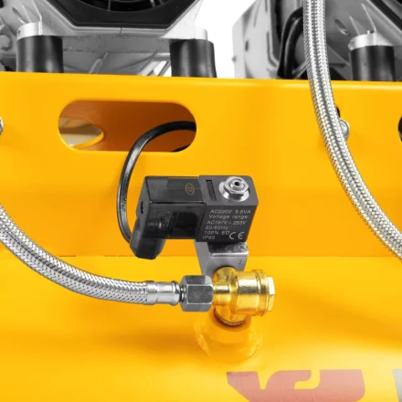 Компрессор безмасляный, малошумный DLS 1800/100,1800 Вт, 3x600, 100 л, 345 л/мин// Denzel 58028 купить в Нижневартовске