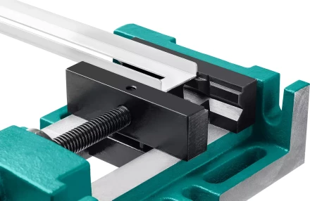 Тиски KRAFTOOL станочные трехсторонние 32716-100 купить в Нижневартовске