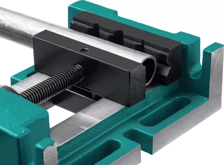 Тиски KRAFTOOL станочные трехсторонние 32716-100 купить в Нижневартовске