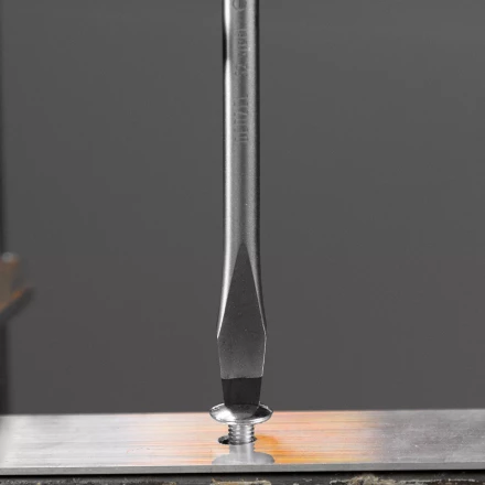 Отвертка Denzel, SL8x150 мм, S2, 3к рукоятка, 122007 купить в Нижневартовске