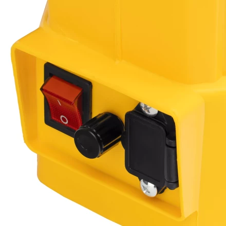 Опрыскиватель ранцевый аккумуляторный Denzel D-12LA, 12 л, 12 В, 8 Ач 64788 купить в Нижневартовске