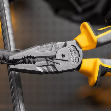 Плоскогубцы комбинированные 205 мм Denzel 17082, трехкомпонентные рукоятки купить в Нижневартовске