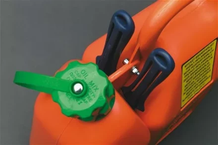 Канистра комбинированная 6 и 2.5 л купить в Нижневартовске