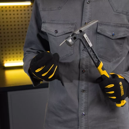 Молоток строительный 450 г, цельнокованый,боек с магнитом, двухкомп. обрезин. рук-ка Denzel 10468 купить в Нижневартовске