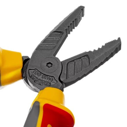 Плоскогубцы комбинированные Denzel 17085, диэлектрические трехкомпонентные рукоятки до 1000 В, 165 мм купить в Нижневартовске