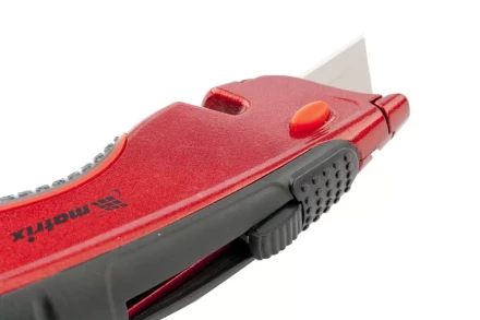 Нож 18мм, выдвижное трапециевидное лезвие, эргономичная двухкомпонентная рукоятка + 3 лезвия MATRIX QUIK BLADE 78925 купить в Нижневартовске