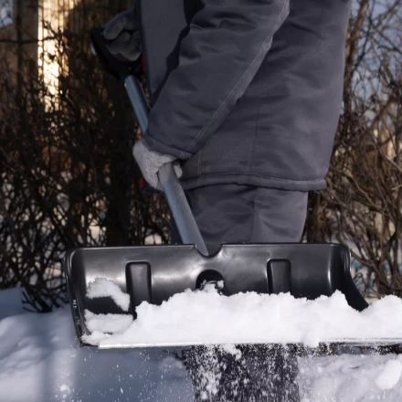 Лопата для уборки снега пластиковая, 470х350х1340 мм, алюминиевый черенок, Россия, Сибртех 61662 купить в Нижневартовске