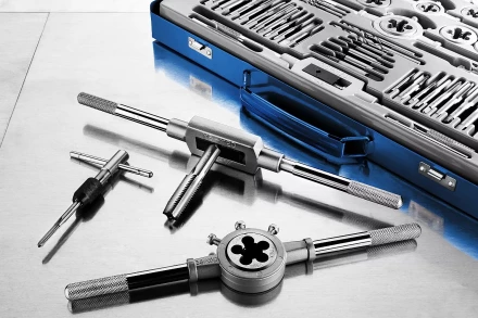 Набор метчиков и плашек ЗУБР "ПРОФЕССИОНАЛ", сталь Р6М5, 110 предметов 28110-H110 купить в Нижневартовске