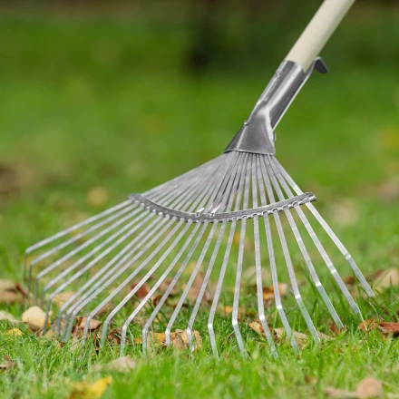 Грабли веерные стальные Palisad, 300 - 480 мм, 22 плоских зуба, оцинкованные,раздвижные, без черенка, 617675 купить в Нижневартовске