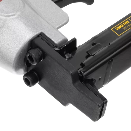 Степлер пневматический Denzel  PS8016 для прямоугольных скоб 21GA от 6 до 16 мм 57400 купить в Нижневартовске