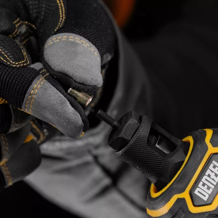 Заклепки резьбовые, стальные, оцинкованные, М4, пластиковый кейс, 140 шт. Denzel 40601 купить в Нижневартовске