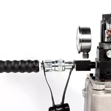 Насосная гидравлическая станция КВТ ПМЭ-7020у объем маслобака 2.0 л с удержанием (79664) купить в Нижневартовске