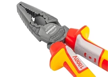 Плоскогубцы комбинированные, диэлектрические трехкомпонентные рукоятки до 1000 В, 180 мм GROSS 16989 купить в Нижневартовске