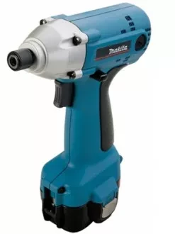 Аккумуляторная дрель-шуруповерт Makita 6990DWAE купить в Нижневартовске