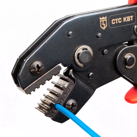 Пресс-клещи КВТ СТС+5 с 5 матрицами для опрессовки автоклемм, втулочных, изолированных и неизолированных наконечников (набор) (86875) купить в Нижневартовске