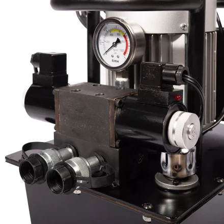 Насосная гидравлическая станция двухканальная КВТ ПМЭ-7100-К2 объем маслобака 10.0 л (230 В/50 Гц) (91800) купить в Нижневартовске