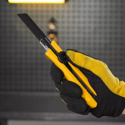 Нож Denzel, 18 мм, сменное лезвие, SK4, метал. направляющая, винтовой фиксатор, 78943 купить в Нижневартовске