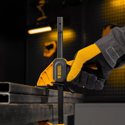 Струбцина F-образная Denzel, быстрозажимная, 150 х 55 мм, усиленный нейлоновый корпус, 20501 купить в Нижневартовске