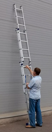 Лестница СИБИН универсальная, трехсекционная со стабилизатором, 7 ступеней 38833-07 купить в Нижневартовске