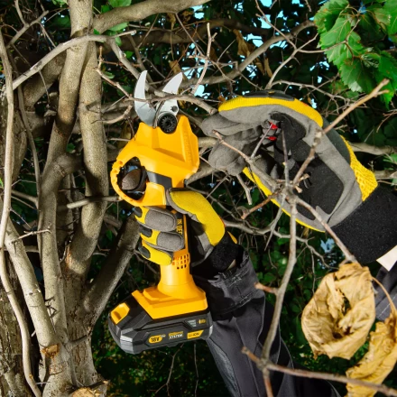 Секатор аккумуляторный Denzel CP-30 59435, 18В Li-Ion купить в Нижневартовске