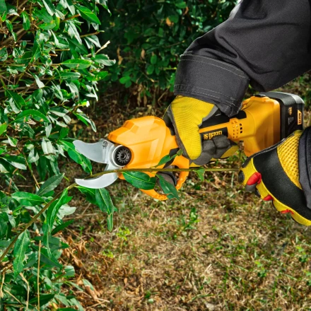 Секатор аккумуляторный Denzel CP-30 59435, 18В Li-Ion купить в Нижневартовске