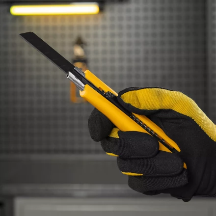 Нож Denzel, 18 мм, сменное лезвие, SK4, метал. направляющая, нажимной фиксатор, 78942 купить в Нижневартовске