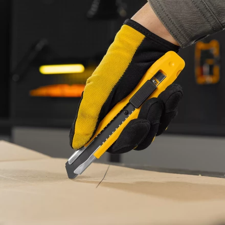 Нож Denzel, 18 мм, сменное лезвие, SK4, метал. направляющая, клипса, нажимной фиксатор, 78940 купить в Нижневартовске