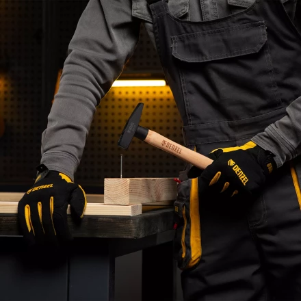 Молоток слесарный, 200 г Denzel, кованый квадратный боек, буковая рукоятка, 10426 купить в Нижневартовске