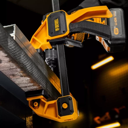 Струбцина F-образная Denzel, быстрозажимная, 300 х 80 мм, усиленный нейлоновый корпус, 20506 купить в Нижневартовске