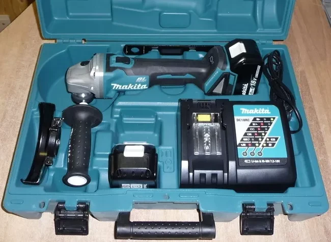 Аккумуляторная шлифмашина  УШМ DGA504RME Makita купить в Нижневартовске