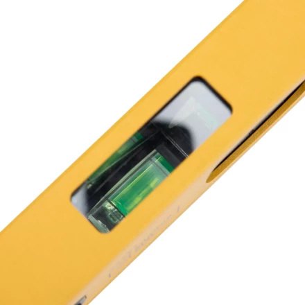 Уровень алюминиевый Denzel 33691, магнит, фрезерованный, 3 глазка (1 зеркал.), 0,5 мм/м, 600 мм купить в Нижневартовске