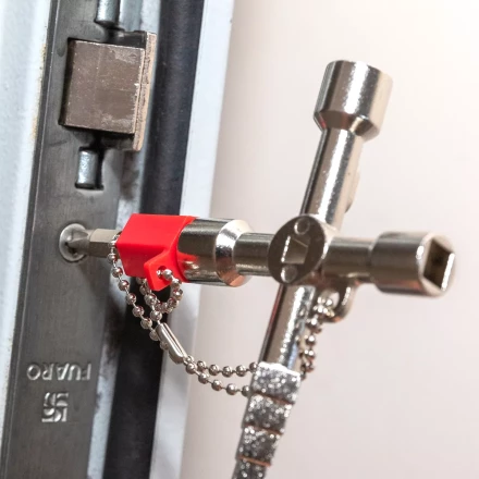 Ключ для электрошкафов КВТ КЭШ-5М с 5 профилями и битой «крест/шлиц» (84624) купить в Нижневартовске