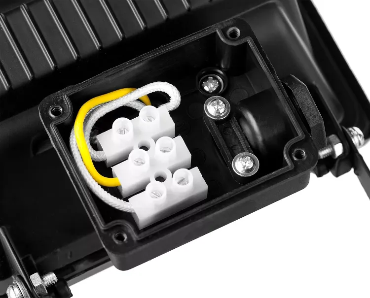 Прожектор STAYER "MASTER" MAXLight галогенный, с дугой крепления под установку, черный, 150Вт 57101-B купить в Нижневартовске