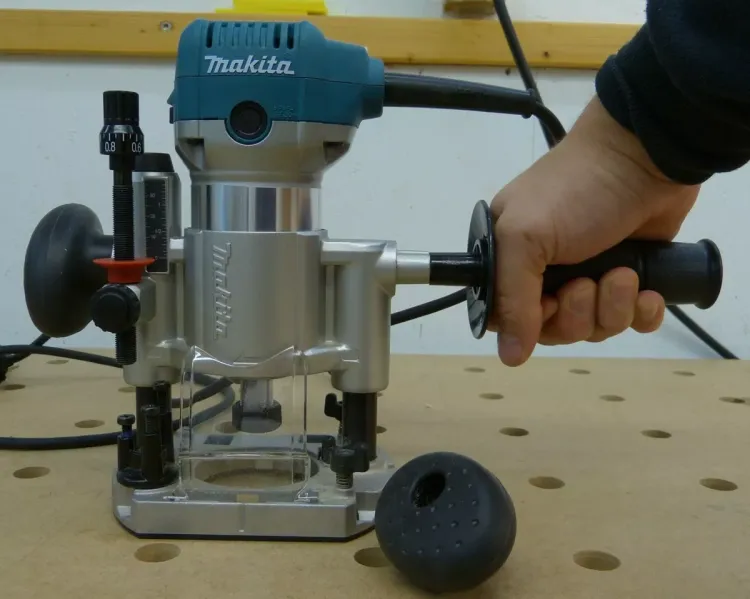 Фрезер Makita RT0700CX2 купить в Нижневартовске