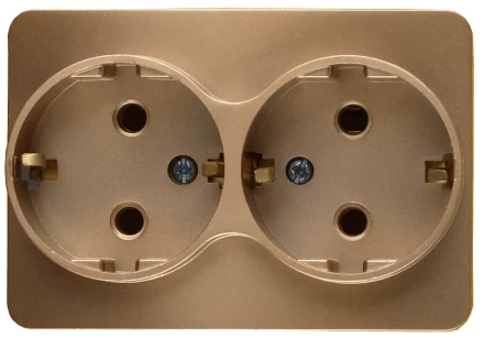 Розетка СВЕТОЗАР "ГАММА" с заземлением, двойная, без вставки и рамки, цвет золотой металлик, 16А/~250В SV-54107-GM купить в Нижневартовске