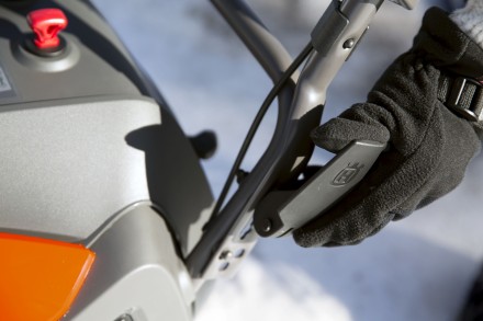Бензиновый снегоуборщик Husqvarna ST 131 купить в Нижневартовске