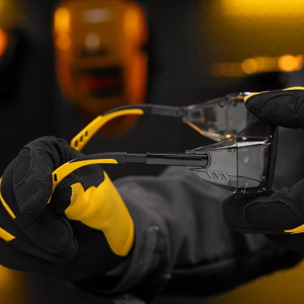 Очки защитные открытые Denzel 89203, поликарбонатные, увеличенная дымчатая линза, регулируемые дужки купить в Нижневартовске