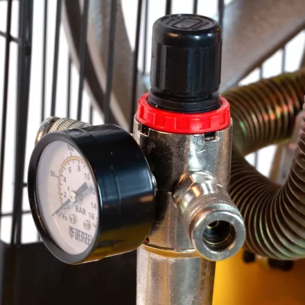 Компрессор воздушный, ременный привод BCI5500-T/200, 5.5 кВт, 200 литров, 850 л/мин Denzel 58128 купить в Нижневартовске